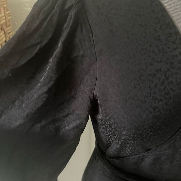 Good American wrap dress with very small subtle leopard print - Picture 3 of 4